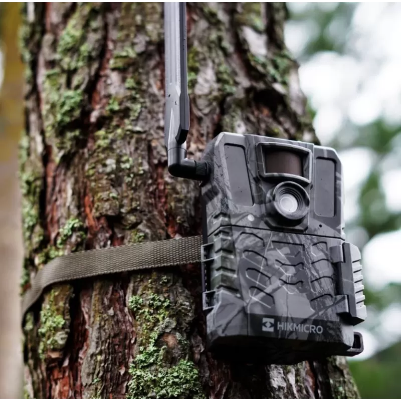 Câmera de captura fotográfica Hikmicro TRAIL CAMERA M15 4G com foto de 5 MP + vídeo 1080p. Detecção PIR de até 25 m. Conexão com o aplicativo HIKMICRO SIGHT.