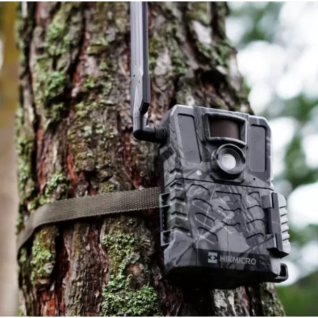 Câmera de captura fotográfica Hikmicro TRAIL CAMERA M15 4G com foto de 5 MP + vídeo 1080p. Detecção PIR de até 25 m. Conexão com o aplicativo HIKMICRO SIGHT.