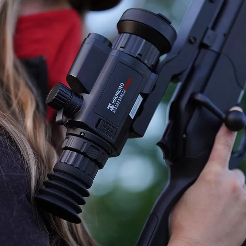 Mira térmica HikMicro PANTHER 2.0 PQ50L 640x512 12 UM. Resolução OLED: 1024*768, 2.600 m. LRF de áudio: 600 m + balística.