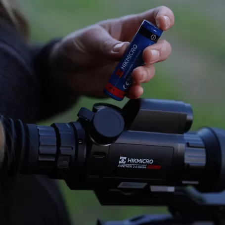 Mira térmica HikMicro PANTHER 2.0 PQ50L 640x512 12 UM. Resolução OLED: 1024*768, 2.600 m. LRF de áudio: 600 m + balística.