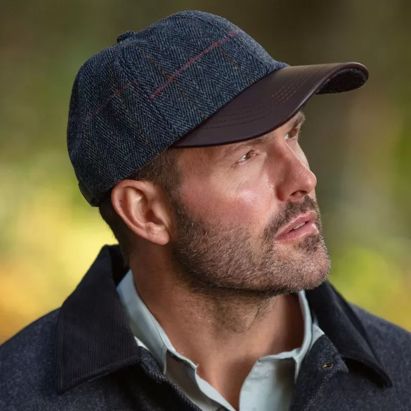 Boné Oxford Blue Peak Baseball Tweed Couro Marinho Boné Oxford Blue Peak Baseball Tweed Couro Marinho