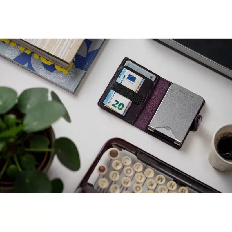 Carteira de couro com porta-cartões Led Lenser, lanterna e protetor de cartões, 150 lm - Roxo