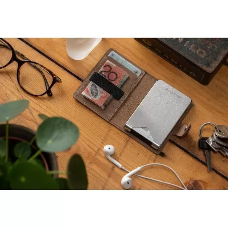 Carteira porta-cartões de couro Led Lenser com lanterna e protetor de cartão 150 lm - Marrom