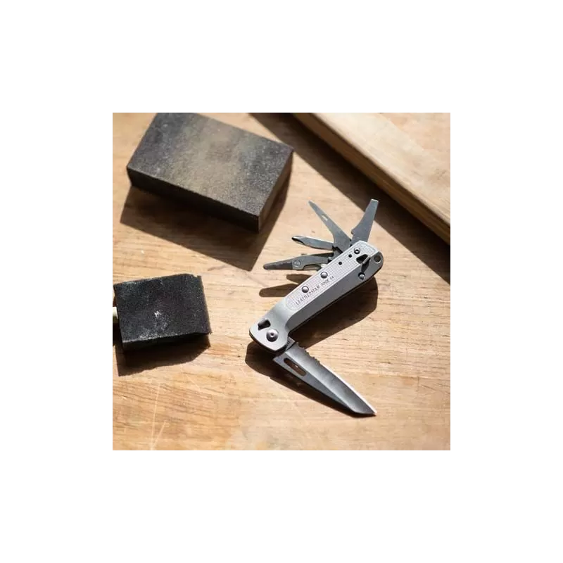 LEATHERMAN K4X prata, borda combinada, sem bainha, caixa de papelão