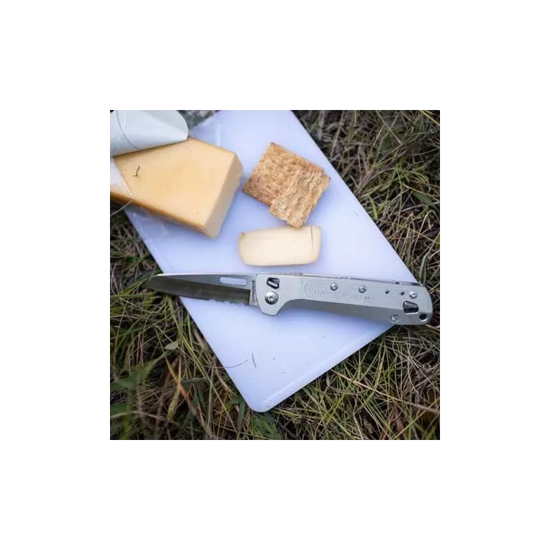 LEATHERMAN K4X prata, borda combinada, sem bainha, caixa de papelão