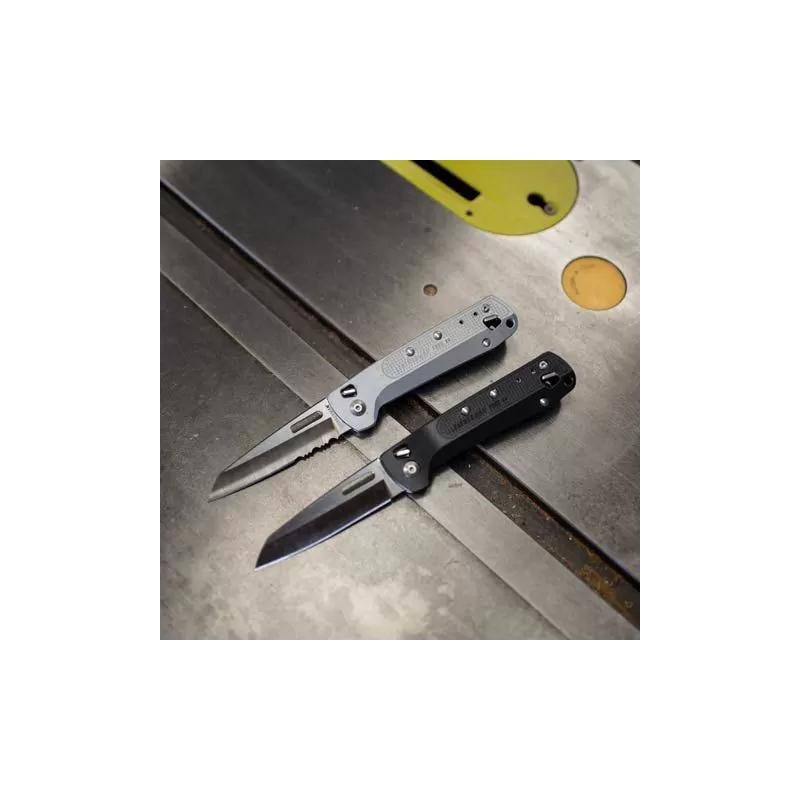 LEATHERMAN K4X prata, borda combinada, sem bainha, caixa de papelão