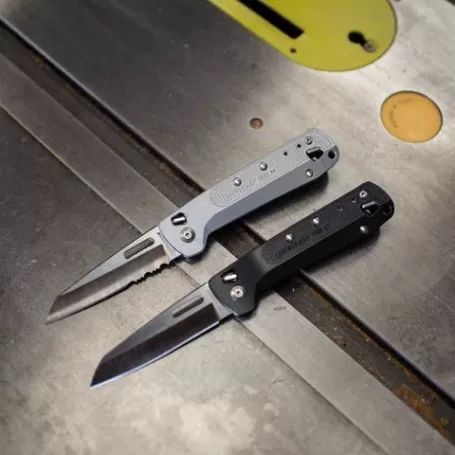 LEATHERMAN K4X prata, borda combinada, sem bainha, caixa de papelão