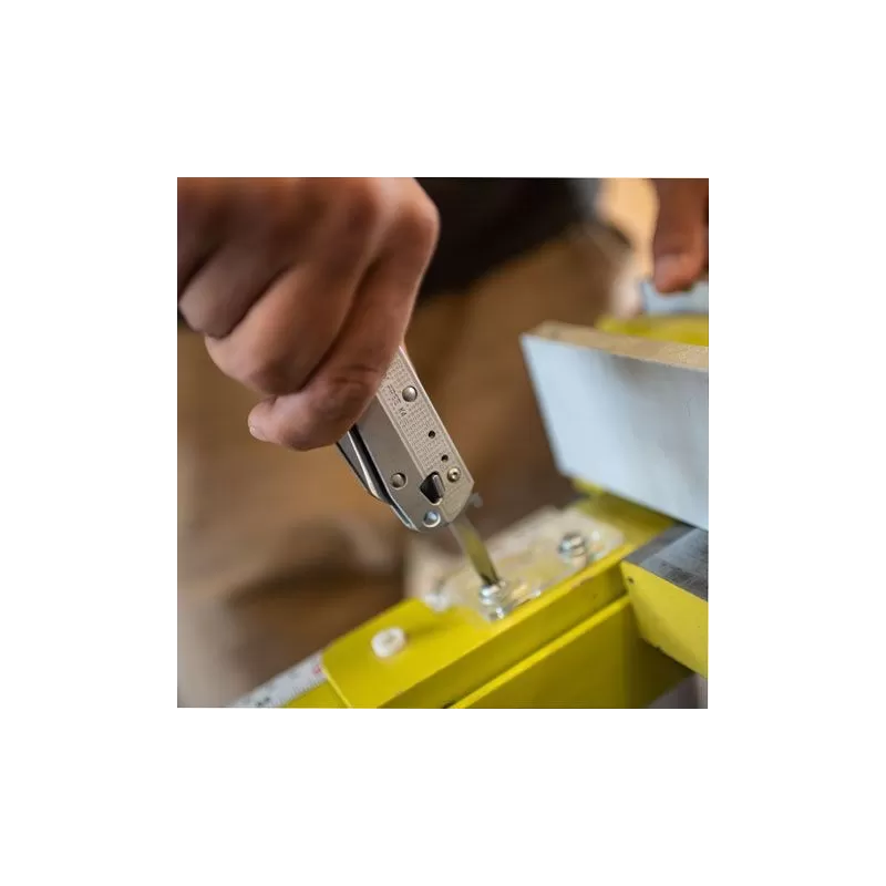 LEATHERMAN K4X prata, borda combinada, sem bainha, caixa de papelão