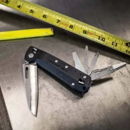 LEATHERMAN K4 cinza escuro, borda lisa, sem bainha, caixa de papelão