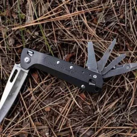 LEATHERMAN K4 cinza escuro, borda lisa, sem bainha, caixa de papelão