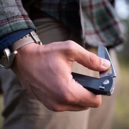 LEATHERMAN K2 cinza escuro, borda lisa, sem bainha, caixa de papelão