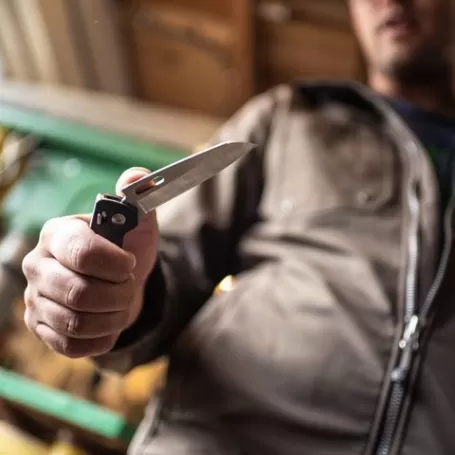 LEATHERMAN K2 cinza escuro, borda lisa, sem bainha, caixa de papelão