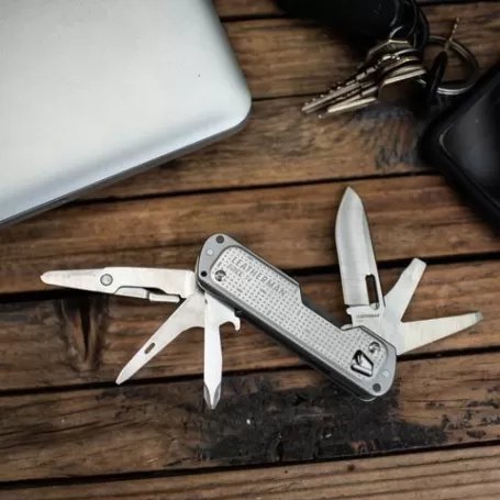 LEATHERMAN T4 prata, sem bainha, caixa de papelão