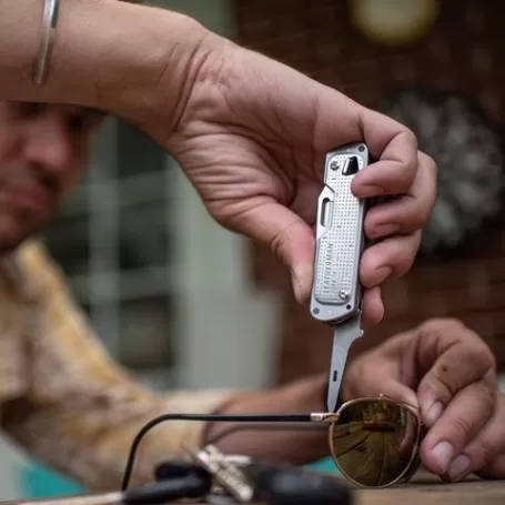 LEATHERMAN T4 prata, sem bainha, caixa de papelão