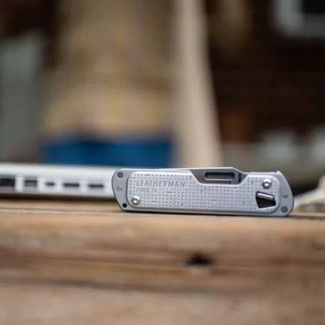 LEATHERMAN T4 prata, sem bainha, caixa de papelão