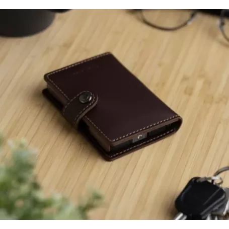 Carteira Led Lenser Lite Plus com lanterna + porta-cartões + carregamento sem fio 150 lm, castanho