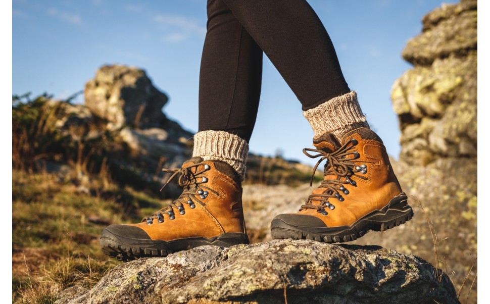 Mantenimiento y reparación de tu equipo outdoor. Cómo alargar la vida de botas, prendas y óptica