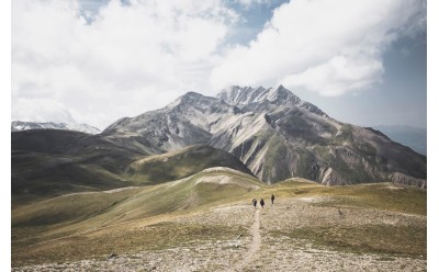 Qué equipo outdoor necesitas de verdad según cada actividad